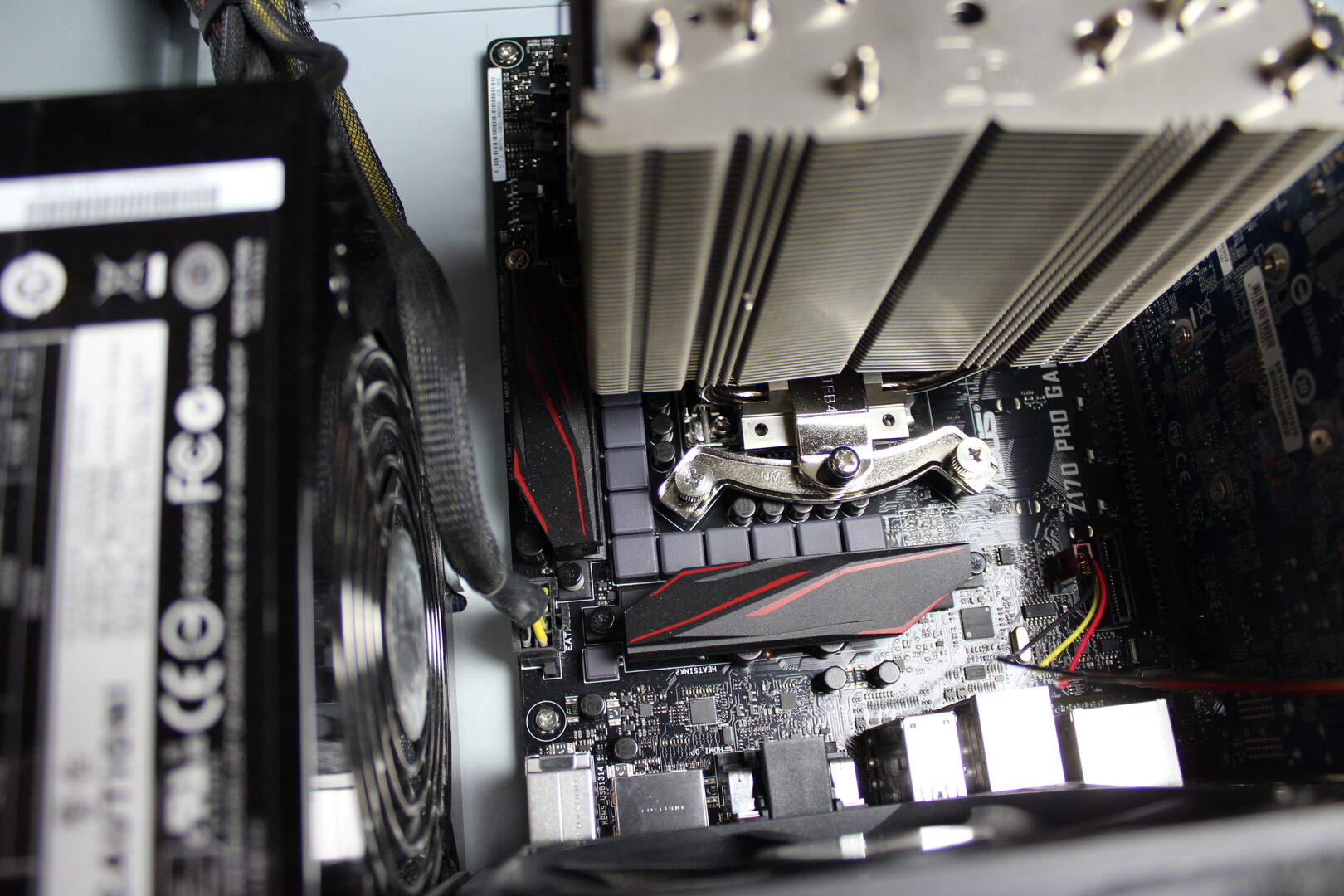 Das Mainboard fertig installiert